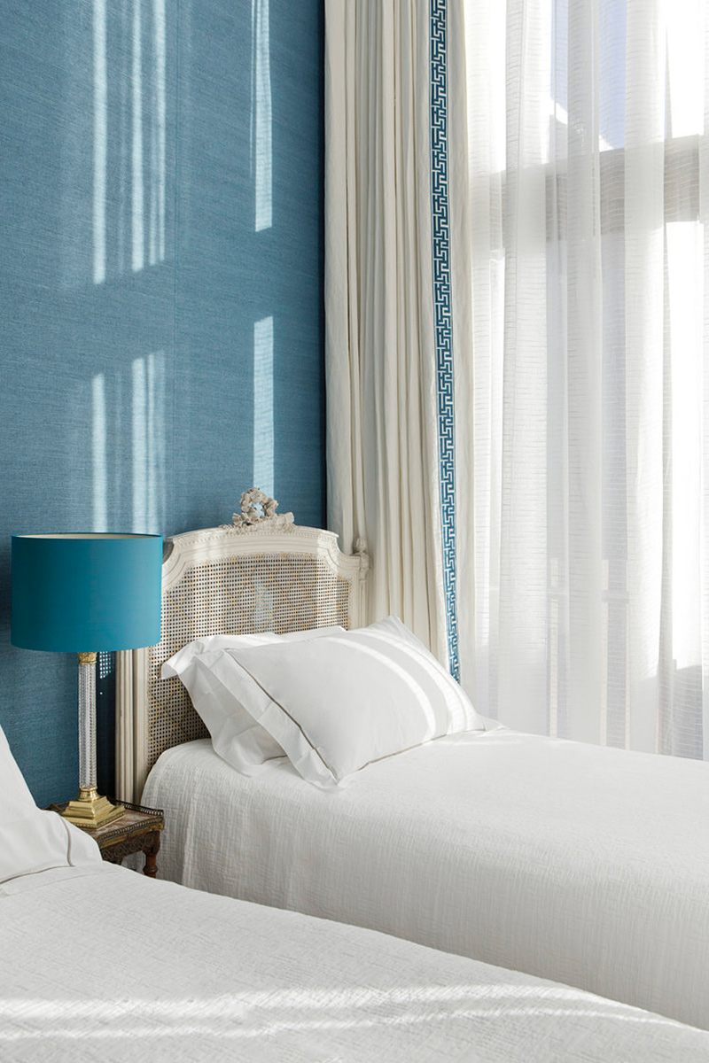 Bedroom, Pearson Square, Fitzroy Place, Fitzrovia, London by Kelling Designs Bedroom, Pearson Square, Fitzroy Place, Fitzrovia, London by Kelling Designs